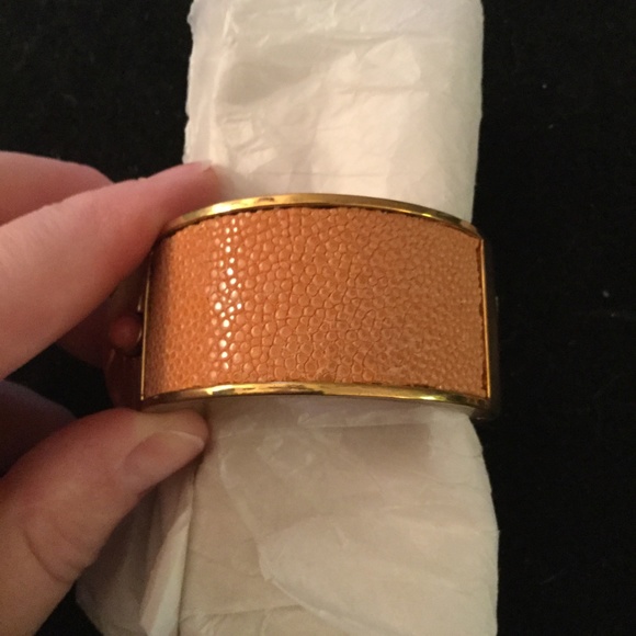 Kara apricot stingray bracelet - Picture 3 of 6